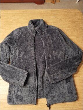 UNIQLO Soft Fuzzy Sweatshirt